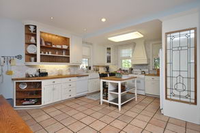 Kitchen - Country homes for sale and luxury real estate including horse farms and property in the Caledon and King City areas near Toronto